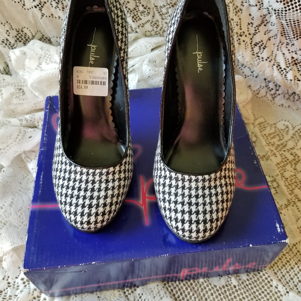 Pulse herringbone shoes size 6 NWT